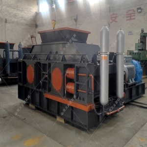 在化工行業(yè)中液壓對輥制砂機(jī)是如何處理特殊物料的？