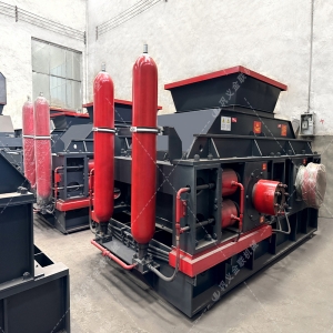 低轉(zhuǎn)速高壓力對輥制砂機(jī)，憑什么成為高品質(zhì)機(jī)制砂的 “粒形守護(hù)神”？