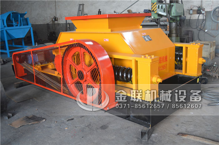 強(qiáng)力破碎機(jī)是靠什么工作的，有哪些注意事項(xiàng)？