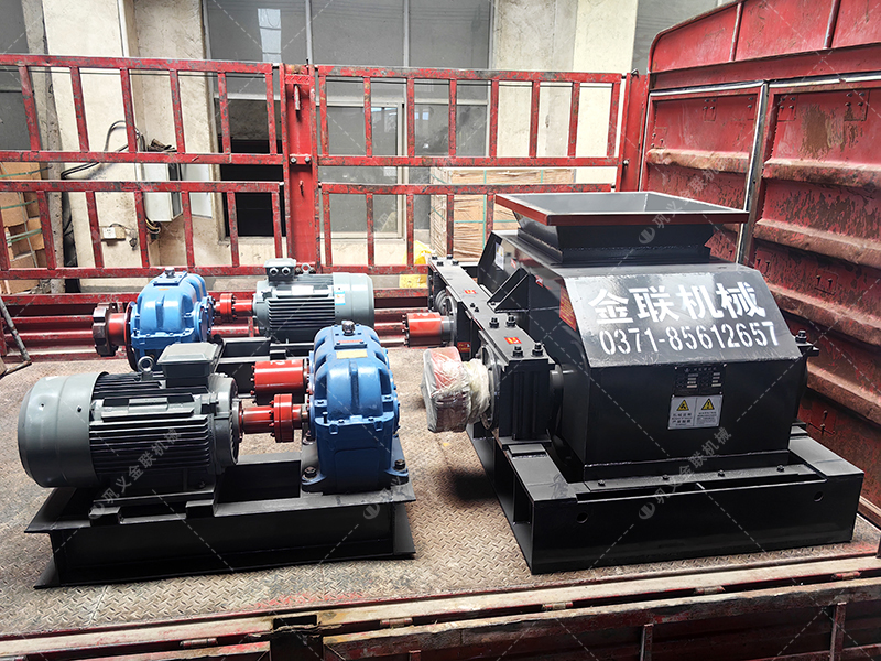 2PG800x600中型直連式對(duì)輥破碎機(jī)發(fā)往廣西  