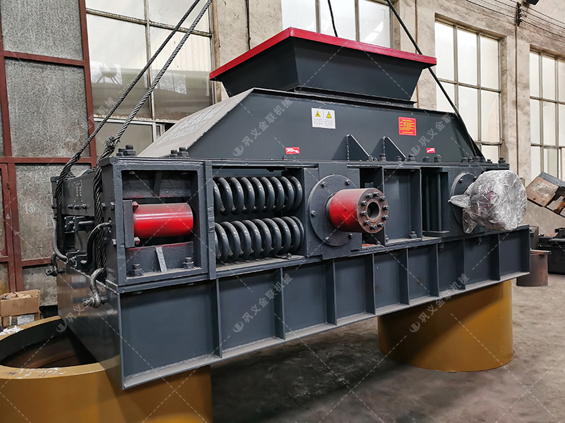 大型對輥破碎機發(fā)貨圖片_發(fā)往新疆_石英石制沙