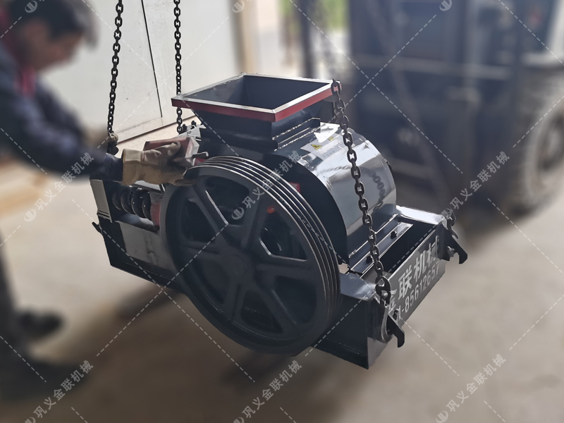2PG400X250小型對輥破碎機(jī)發(fā)貨圖片_發(fā)往福建泉州_破碎石英砂