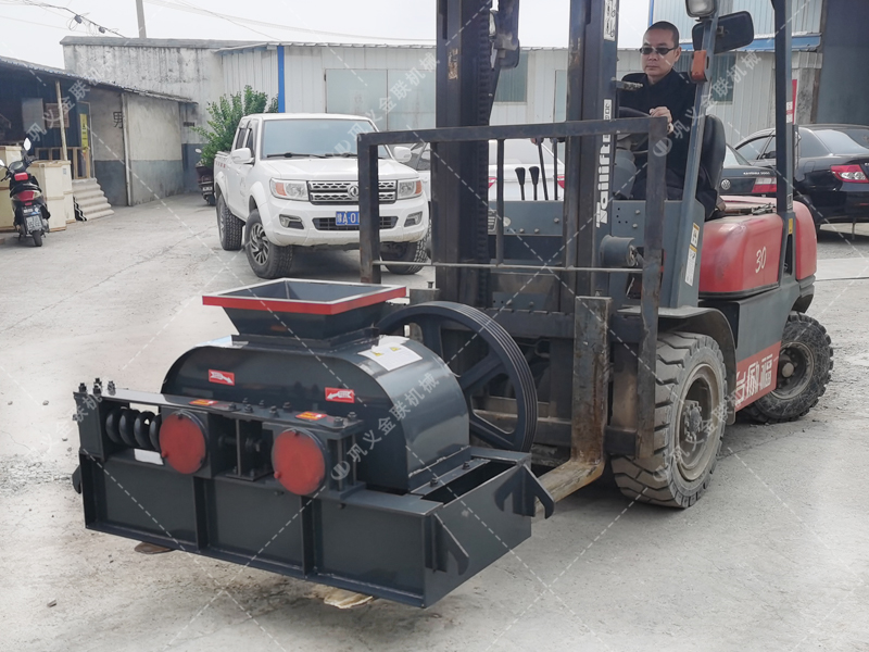 2pg400X250小型對輥破碎機(jī)發(fā)貨圖片_發(fā)往湖南長沙_破碎石英沙