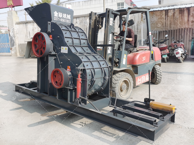 兩臺800X800雙級粉碎機(jī)發(fā)貨圖片_發(fā)往廣西南寧_破碎鐵礦石