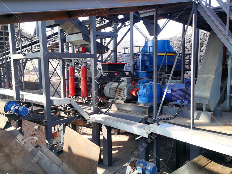 對輥制砂機在河卵石生產線中,如何與給料機、顎破協(xié)同? 對輥制砂機在河卵石生產線中,如何與給料機、顎破協(xié)同?